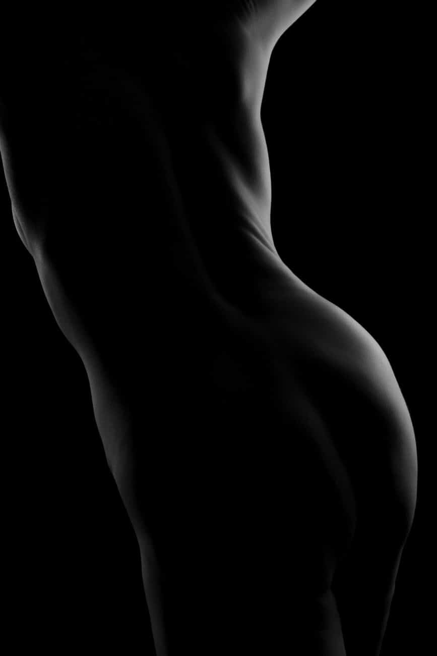 Faceless boudoir image designed for privacy and elegance — a sensual portrait of embodied confidence.